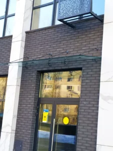 Скляний навіс