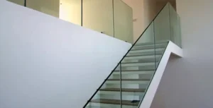 Скляна огорожа