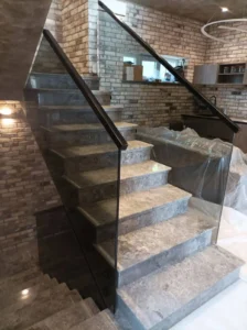 Скляна огорожа