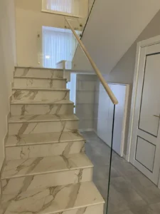 Скляна огорожа